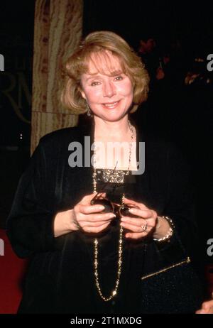 **DATEIFOTO** Piper Laurie ist gestorben. Piper Laurie bei der Mother, Mother Hollywood Premiere am 6. Dezember 1989 im Cinerama Dome des Pazifiks in Hollywood, Kalifornien Stockfoto