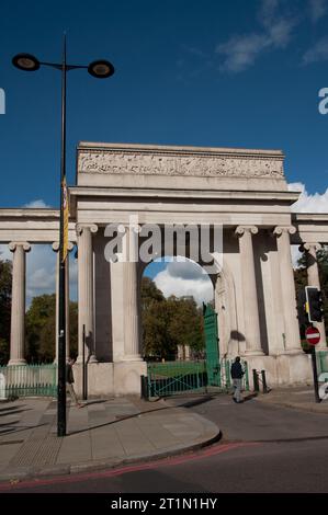 Decimus Burton Screen, Hyde Park Corner, Eintritt zum Hyde Park (Apsley Gate), London, Großbritannien Stockfoto