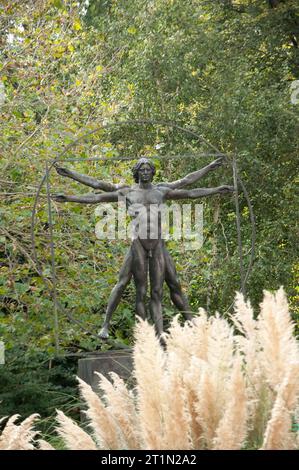 Vitruvian man (Hommage an Leonardo), Belgrave Square, Belgravia, London, UK Stockfoto