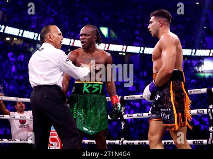 Tommy Fury (rechts) und KSI in Aktion während ihres Kampfes während der MF- und DAZN: X-Serie in der AO Arena in Manchester. Bilddatum: Samstag, 14. Oktober 2023. Stockfoto