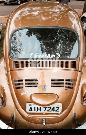 Ein klassischer Volkswagem Fusca Beetle 1974 auf einer Oldtimermesse in Londrina, Brasilien. Stockfoto