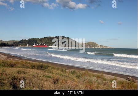 Midway Beach in Gisborne an der Ostküste der Nordinsel in Neuseeland. Diese Stadt ist ein wichtiges Zentrum an der Ostküste der Nordinsel. Stockfoto