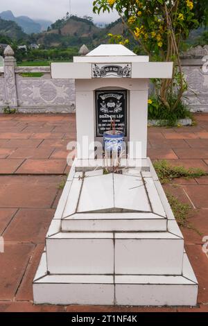 Friedhof in der Nähe von Bac Ha, Provinz Lao Cai, Vietnam. Grabmarkierung. Stockfoto