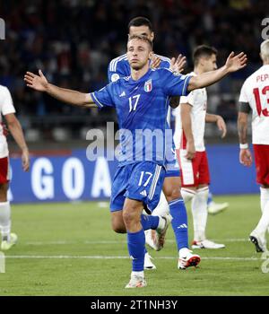 Bari, Italien. Oktober 2023. Der Italiener Davide Frattesi feiert sein Tor während des Qualifikationsspiels zur UEFA EURO 2024 in der Gruppe C zwischen Italien und Malta am 14. Oktober 2023 in Bari, Italien. Quelle: Augusto Casasoli/Xinhua/Alamy Live News Stockfoto