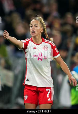 Giulia Gwinn vom FC Bayern München FC Bayern München Frauen vs. Eintracht Frankfurt Fussball 1 . Bundesliga Saison 2023 / 2024 Frauen Fussball Google Pixel Frauen-Bundesliga 14.10.2023 in der MŸnchner Allianz Arena © diebilderwelt / Alamy Stock Stockfoto