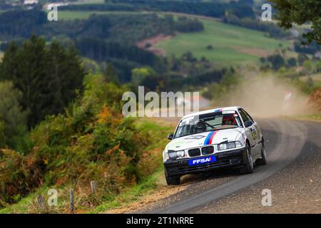 Ambert, Frankreich. Oktober 2023. 46 PARIS Yvan, GILIBERTI Virginie, BMW 325 i A8, Aktion beim Finale de la Coupe de France des Rallyes Ambert 2023, vom 12. Und 14. Oktober 2023 in Ambert, Frankreich - Foto Damien Saulnier/DPPI Credit: DPPI Media/Alamy Live News Stockfoto