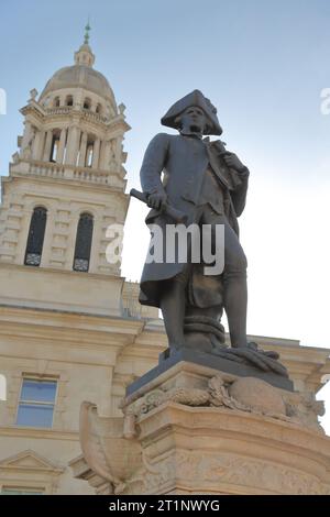 Statue des Entdeckers Captain James Cook in der Mall von Thomas Brock, Westminster, London, Großbritannien Stockfoto