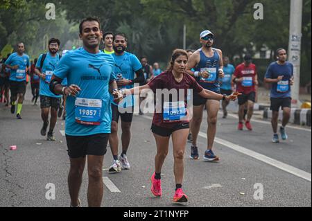 Neu-Delhi, Delhi, Indien. Oktober 2023. Die Teilnehmer nehmen am Vedanta Delhi Halbmarathon 2023 am 15. Oktober 2023 in Neu-Delhi, Indien, Teil. (Kreditbild: © Kabir Jhangiani/ZUMA Press Wire) NUR REDAKTIONELLE VERWENDUNG! Nicht für kommerzielle ZWECKE! Stockfoto