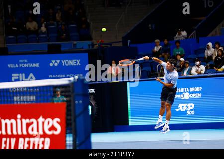 Tokio, Japan. Oktober 2023. Yasutaka UCHIYAMA (JPN) spielt gegen Marcos GIRON (USA) während des Qualifikationsfinales für die Kinoshita Group Japan Open Tennis Championships 2023 im Ariake Coliseum. Dies ist das am längsten laufende ATP Tour-Turnier in Asien, das erstmals 1972 ausgetragen wurde. Das Turnier findet vom 16. Bis 22. Oktober statt. Giron gewann mit 6:3, 6:2. (Kreditbild: © Rodrigo Reyes Marin/ZUMA Press Wire) NUR REDAKTIONELLE VERWENDUNG! Nicht für kommerzielle ZWECKE! Quelle: ZUMA Press, Inc./Alamy Live News Stockfoto