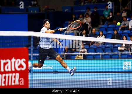 Tokio, Japan. Oktober 2023. Yasutaka UCHIYAMA (JPN) im Kampf gegen Marcos GIRON (USA) während des Qualifikationsfinales für die Kinoshita Group Japan Open Tennis Championships 2023 im Ariake Coliseum. Dies ist das am längsten laufende ATP Tour-Turnier in Asien, das erstmals 1972 ausgetragen wurde. Das Turnier findet vom 16. Bis 22. Oktober statt. Giron gewann mit 6:3, 6:2. (Kreditbild: © Rodrigo Reyes Marin/ZUMA Press Wire) NUR REDAKTIONELLE VERWENDUNG! Nicht für kommerzielle ZWECKE! Quelle: ZUMA Press, Inc./Alamy Live News Stockfoto