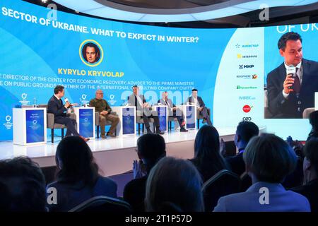 Nicht exklusiv: KIEW, UKRAINE - 12. OKTOBER 2023 - Teilnehmer des IX. Kiew International Economic Forum, Kiew, Hauptstadt der Ukraine Stockfoto