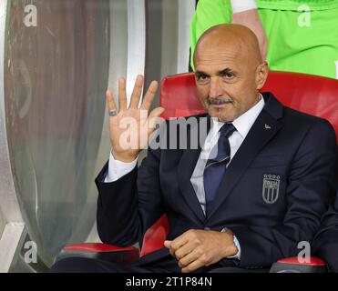 Bari, Apulien, Italien. Oktober 2023. Bari 14.10.2023, während des Fußballspiels, das für die UEFA-Qualifikation Europa gültig ist, zwischen den Nationalmannschaften Italiens und Maltas im San Nicola Stadion in Bari.im Bild: Luciano Spalletti (Foto: © Fabio Sasso/ZUMA Press Wire) NUR REDAKTIONELLE VERWENDUNG! Nicht für kommerzielle ZWECKE! Stockfoto