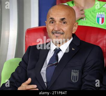 Bari, Apulien, Italien. Oktober 2023. Bari 14.10.2023, während des Fußballspiels, das für die UEFA-Qualifikation Europa gültig ist, zwischen den Nationalmannschaften Italiens und Maltas im San Nicola Stadion in Bari.im Bild: Luciano Spalletti (Foto: © Fabio Sasso/ZUMA Press Wire) NUR REDAKTIONELLE VERWENDUNG! Nicht für kommerzielle ZWECKE! Stockfoto