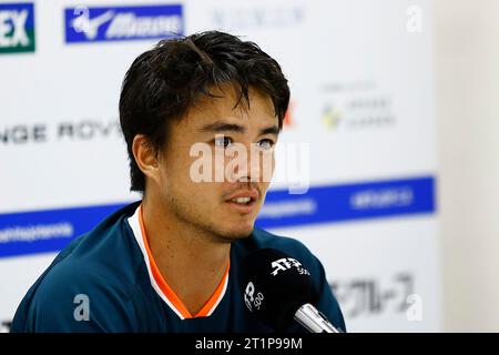 Tokio, Japan. Oktober 2023. Der japanische Tennisprofi Taro DANIEL spricht während einer Pressekonferenz für die Kinoshita Group Japan Open Tennis Championships 2023 im Ariake Coliseum. Dies ist das am längsten laufende ATP Tour-Turnier in Asien, das erstmals 1972 ausgetragen wurde. Das Turnier findet vom 16. Bis 22. Oktober statt. (Kreditbild: © Rodrigo Reyes Marin/ZUMA Press Wire) NUR REDAKTIONELLE VERWENDUNG! Nicht für kommerzielle ZWECKE! Quelle: ZUMA Press, Inc./Alamy Live News Stockfoto