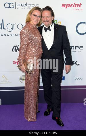 Katharina Kriebel und Kolja Kleeberg bei der 12. Laughing Hearts Charity Gala 2023 Hotel Grand Hyatt. Berlin, 14.10.2023 *** Katharina Kriebel und Kolja Kleeberg bei der 12 Laughing Hearts Charity Gala 2023 Hotel Grand Hyatt Berlin, 14 10 2023 Foto:XF.xKernx/xFuturexImagex Hearts 3001 Credit: Imago/Alamy Live News Stockfoto