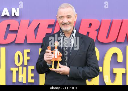 Sam Fell and Chicken Character Ginger, Chicken Run: Dawn of the Nugget, BFI London Film Festival 2023, Southbank Centre, Royal Festival Hall, London, Stockfoto