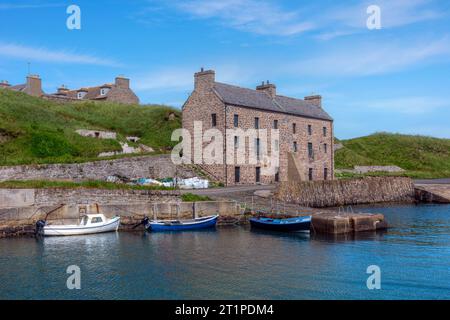 Keiss Harbour ist ein malerischer Fischerhafen im Dorf Keiss in der Nähe von Thurso in Caithness, Schottland. Stockfoto