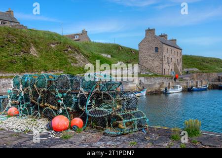 Keiss Harbour ist ein malerischer Fischerhafen im Dorf Keiss in der Nähe von Thurso in Caithness, Schottland. Stockfoto