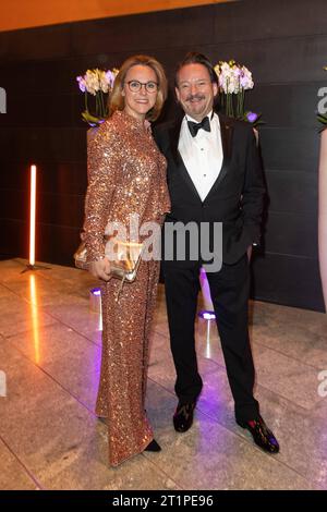 Charity Gala Laughing Hearts Kolja Kleeberg mit Freundin Katharina Kriebel bei der Charity Gala Laughing Hearts am 14.10.2023 im Grand Hyatt am Potsdamer Platz in Berlin. *** Charity Gala Laughing Hearts Kolja Kleeberg mit Freundin Katharina Kriebel bei der Charity Gala Laughing Hearts am 14 10 2023 im Grand Hyatt am Potsdamer Platz in Berlin Copyright: XEventpressxKochanx Stockfoto