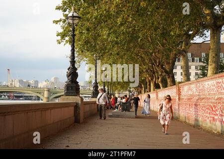 London, Großbritannien: 16. September 2023: Albert Embankment ist Teil des Flussufers an der Südseite der Themse im Zentrum Londons Stockfoto