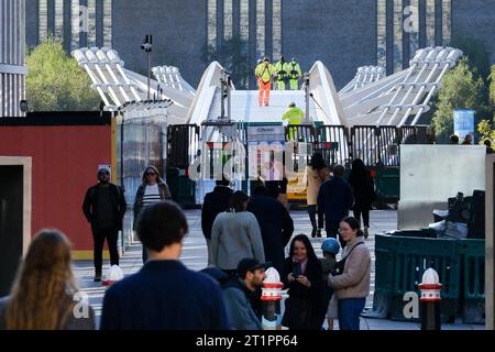 Milennium Bridge, London, Großbritannien. Oktober 2023. Die Millennium Bridge ist für drei Wochen wegen dringender Instandhaltungsarbeiten an der Unterseite der Brücke geschlossen. Quelle: Matthew Chattle/Alamy Live News Stockfoto