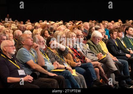 Aberdeen, Schottland, Großbritannien. Oktober 2023. Der Eröffnungstag der 89. Jährlichen nationalen Konferenz im P and J Live Konferenzzentrum in Aberdeen, Schottland. Die Konferenzteilnehmer hören sich Reden an. Iain Masterton/Alamy Live News Stockfoto