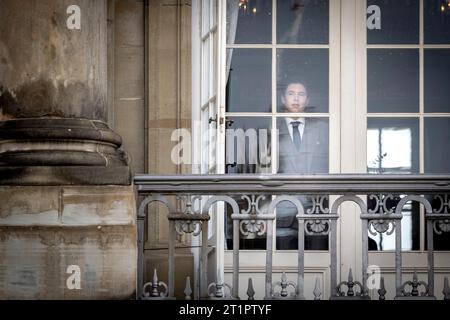 Prinz Christian 0f Dänemark kurz bevor er im Zusammenhang mit seinem 18. Geburtstag auf den Balkon tritt, der vom Balkon des Schlosses Friedrich VIII., Schloss Amalienborg in Kopenhagen, am Sonntag, den 15. Oktober 2023, gefeiert wird. (Foto: Mads Claus Rasmussen/Ritzau Scanpix ) Stockfoto