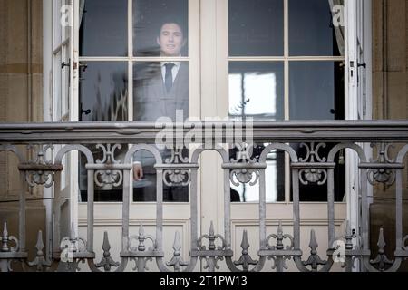 Prinz Christian 0f Dänemark kurz bevor er im Zusammenhang mit seinem 18. Geburtstag auf den Balkon tritt, der vom Balkon des Schlosses Friedrich VIII., Schloss Amalienborg in Kopenhagen, am Sonntag, den 15. Oktober 2023, gefeiert wird. (Foto: Mads Claus Rasmussen/Ritzau Scanpix ) Stockfoto