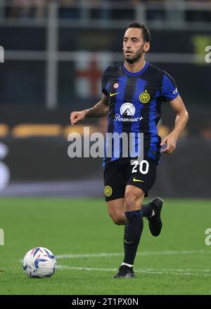 Mailand, Italien. September 2023. Hakan Calhanoglu vom FC Internazionale während des Spiels der Serie A in Giuseppe Meazza, Mailand. Der Bildnachweis sollte lauten: Jonathan Moscrop/Sportimage Credit: Sportimage Ltd/Alamy Live News Stockfoto