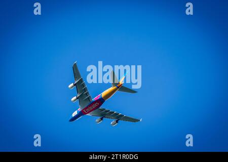 Emirates Airlines A380 Super Jumbo in der Luft. Emirates Airbus A380-861 Reg.A6-EE Stockfoto