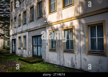 Wandlitz OT Lanke im Bundesland Brandenburg Gebäudekomplex am Bogensee im Barnim ehemalige NS-Reichspropagandaschule, zu DDR Zeiten FDJ-Hochschule Wilhelm Pieck. - 15.10.2023 Brandenburg *** Wandlitz OT Lanke in der brandenburgischen Bauanlage am Bogensee in der Barnim ehemaligen NS-Reichspropagandaschule, zu DDR-Zeiten FDJ Hochschule Wilhelm Pieck 15 10 2023 Brandenburg Stockfoto