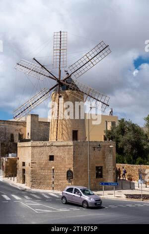 Gozo, Malta, 3. Mai 2023. Die Ta Kola Mühle befindet sich im Herzen des Dorfes Xaghra auf der Insel Gozo. Stockfoto