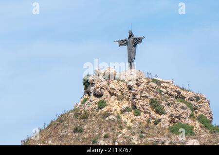 Gozo, Malta, 3. Mai 2023. Die Christus-Erlöser-Statue wurde als Erlöser-Statue auf Corcovado in der Nähe von Rio de Janeiro entworfen. Stockfoto