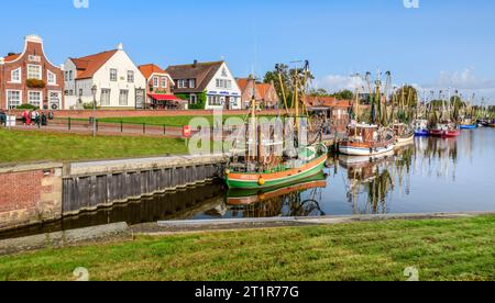 GREETSIEL, DEUTSCHLAND - 30. SEPTEMBER 2023: Crab Cutters in Gretsiel Harbor Stockfoto