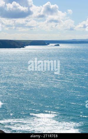 Kornische Klippen an der Nordküste zwischen St. Agnes und Chapel Porth - John Gollop Stockfoto