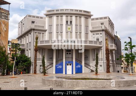 Tel Aviv, Israel - 2. Oktober 2023 - Außenansicht des Beit Ha'IR Museums, das alte Rathaus von Tel Aviv, in der Bialik Street. Stockfoto