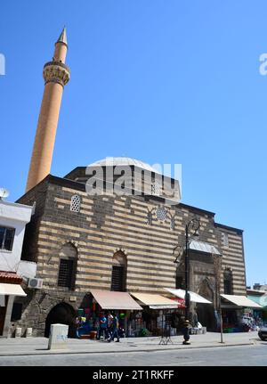 Die Behram Pascha Moschee in Diyarbakir wurde im 16. Jahrhundert von Mimar Sinan erbaut. Stockfoto