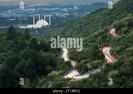 Islamabad, Hauptstadt Pakistans. Shah Faisal Moschee, entworfen vom Architekten Vedat Dalokay Stockfoto