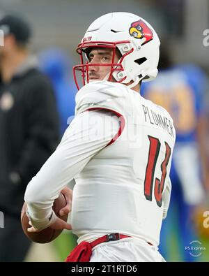 Pittsburgh, PA, USA. Oktober 2023. 14. Oktober 2023: Jack Plummer #13 beim Spiel der University of Pittsburgh Panthers gegen University of Louisville Cardinals in Pittsburgh PA im Acrisure Stadium. Brook Ward/AMG (Credit Image: © AMG/AMG Via ZUMA Press Wire) NUR REDAKTIONELLE VERWENDUNG! Nicht für kommerzielle ZWECKE! Stockfoto