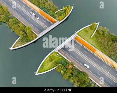 Aus dem Aquadukt am Veluwemeer in Harderwijk Niederlande Stockfoto