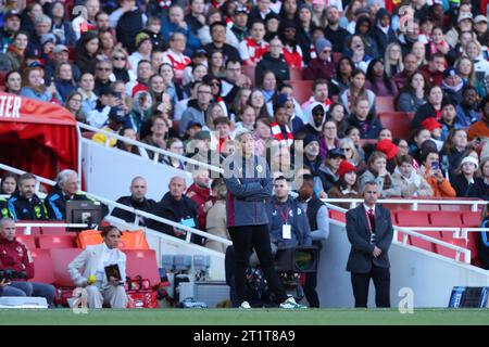 Emirates Stadium, London, Großbritannien. Oktober 2023. Damen Super League, Arsenal gegen Aston Villa; Aston Villa Managerin Carla Ward Credit: Action Plus Sports/Alamy Live News Stockfoto