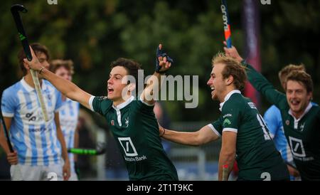 Waterloo, Belgien. Oktober 2023. Watducks Charlie Langendries feiert, nachdem er am Sonntag, den 15. Oktober 2023, am siebten Tag der Saison 2023-2024, in Waterloo ein Hockeyspiel zwischen Waterloo Ducks und Gantoise erzielt hat. BELGA PHOTO VIRGINIE LEFOUR Credit: Belga News Agency/Alamy Live News Stockfoto