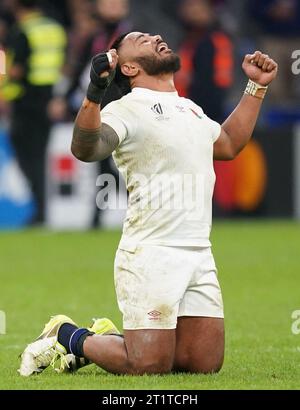 Der Engländer Manu Tuilagi feiert nach dem Viertelfinalspiel der Rugby-Weltmeisterschaft 2023 im Stade Velodrome in Marseille, Frankreich. Bilddatum: Sonntag, 15. Oktober 2023. Stockfoto