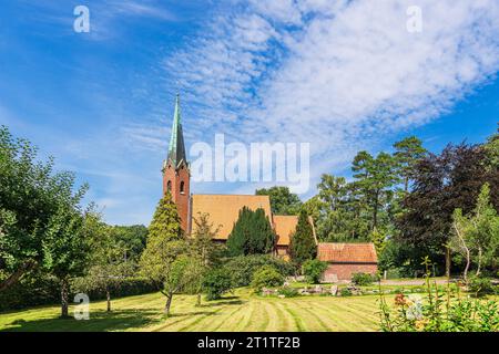 Blick Auf Die St. Clement St. Katharinenkirche In Seedorf Am Schaalsee. Stockfoto