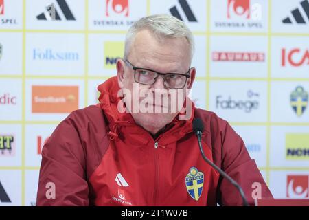 Brüssel, Belgien Oktober 2023. Schwedens Cheftrainer Janne Andersson wurde während einer Pressekonferenz der schwedischen Fußballnationalmannschaft im King Baudouin Stadion (Stade ROI Baudouin - Koning Boudewijn stadion) am Sonntag, den 15. Oktober 2023, vorgestellt. Die belgische Fußballnationalmannschaft Red Devils spielt am Montag gegen Schweden, das Spiel 7/8 in der Gruppe F der EM 2024 Qualifikation. BELGA FOTO BRUNO FAHY Credit: Belga News Agency/Alamy Live News Stockfoto