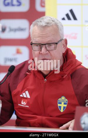 Brüssel, Belgien Oktober 2023. Schwedens Cheftrainer Janne Andersson wurde während einer Pressekonferenz der schwedischen Fußballnationalmannschaft im King Baudouin Stadion (Stade ROI Baudouin - Koning Boudewijn stadion) am Sonntag, den 15. Oktober 2023, vorgestellt. Die belgische Fußballnationalmannschaft Red Devils spielt am Montag gegen Schweden, das Spiel 7/8 in der Gruppe F der EM 2024 Qualifikation. BELGA FOTO BRUNO FAHY Credit: Belga News Agency/Alamy Live News Stockfoto