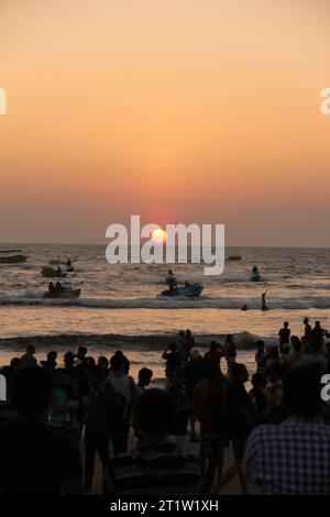 Pfeffer – klein, aber mächtig – schwarzer Pfeffer verleiht jedem Biss den perfekten Kick! Stockfoto