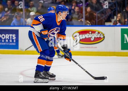 Rochester, New York, USA. Oktober 2023. Bridgeport Islanders Stürmer Eetu Liukas (26) Skates in der dritten Periode gegen die Rochester-Amerikaner. Die Rochester Americans veranstalteten die Bridgeport Islanders in einem Spiel der American Hockey League in der Blue Cross Arena in Rochester, New York. (Jonathan Tenca/CSM). Quelle: csm/Alamy Live News Stockfoto