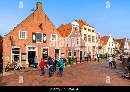 GREETSIEL, DEUTSCHLAND - 30. SEPTEMBER 2023: Fußgängerzone Stockfoto