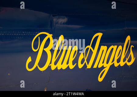 Chantilly, VA - 14. 10. 2023: Blue Angels Logo im Flugzeug Stockfoto